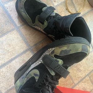 Jordan Legacy 213 'Camo Green Mens Size 11.5.